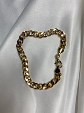 Load image into Gallery viewer, Curb Chain Bracelet
